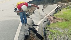 Jalan ambruk,.Hati-hati Pengguna Jalan Trans Sulawesi Barat dari Arah Lariang Menuju Pasangkayu dan Sul-teng