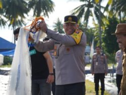 Panen Udang Tambak di Desa Bonda, Kec.Papalang, Kapolda Sulbar Apresiasi Upaya Masyarakat Tingkatkan Ekonomi