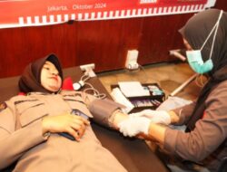 Punya Rasa Kepedulian Sosial Yang Tinggi, Bidhumas Dan Awak Media Berkolaborasi Dengan PMI, Gelar Aksi Donor Darah Di HUT Humas Polri