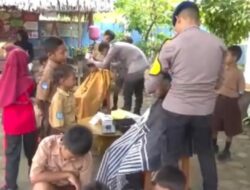 Program “Ganteng Cukur Gratis” Binmas Airud Polda Sulbar Berlangsung di SD Inpres Bone – Bone