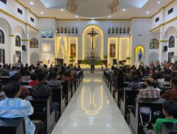 Jelang Malam Puncak Natal, Kapolda Sulbar Kunjungi Gereja di Mamuju, Tunjukkan Toleransi dan Jamin Keamanan
