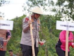 Tidak Perduli di Bawah Terik Matahari, Kapolda Sulbar Pimpin Penanaman Komoditas Pangan Strategis di Hadiri Oleh Pj. Gubernur dan Jajaran
