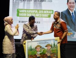 Kapolda Sulbar Menyerahkan Cenderamata dan Plakat kepada Bahtiar Baharuddin beserta Istri Sebagai Bentuk Penghargaan