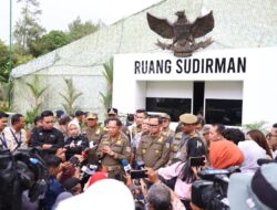 Berlangsung Meriah, Mendagri Resmi Buka Retret Pembekalan Kepala Daerah 2025 di Lembah Tidar Akmil Magelang