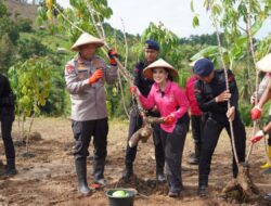 Demonstrasi Budidaya Hidroponik, Kapolda Sulbar, Tampilkan dalam Peluncuran Program Pekarangan Pangan Lestari