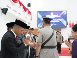 Kapolda Sulbar Turut Menyaksikan Pidato Sambutan Gubernur Sulbar dalam Rapat Paripurna Istimewa