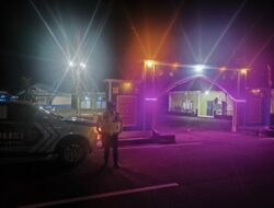 Meskipun Cuaca Malam Sedikit Gerimis, Kegiatan Patroli di Sekitar Masjid Tetap di Laksanakan Secara Optimal, Demi Kenyamanan dan Keamanan Pelaksanaan Tarawih