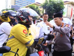 Kapolri, Menggelar Bagi -bagi Takjil Merupakan Bentuk Kepedulian Polri kepada Masyarakat di Tengah Hangatnya Suasana Ramadhan