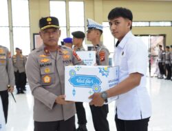 Kapolda Sulbar Irjen Pol Adang Ginanjar dan Ketua Bhayangkari Ny. Miranti Adang, tidak Lupa Berbagi kepada Wartawan Selaku Mitra Kerja