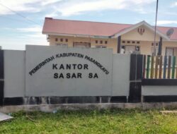 Akibat Abrasi Pantai, Kantor Desa Sarasa Memprihatinkan