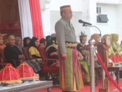 Sekda Pasangkayu, Pimpin Upacara Peringatan Hardiknas Sekaligus Membacakan Sambutan Seragam