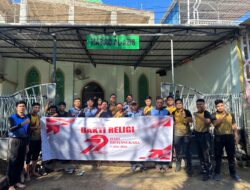 Polda Sulbar Gelar Bakti Religi, Bersihkan Tempat Ibadah dan Pemakaman Bersama Warga