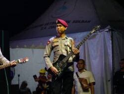 Bhayangkara Band Polda Sulbar Menghipnotis Penonton dengan Penampilan Spektakuler