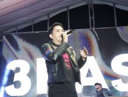 Aldi Taher dan Penyanyi Ternama Semarakkan Suasana di Pantai Manakarra di Perayaan Bhayangkara