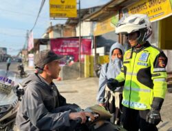 Petugas Polda Sulbar Lakukan Pemeriksaan Kendaraan dalam Operasi Patuh Marano 2025