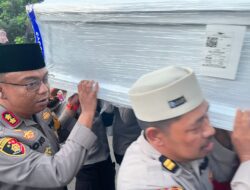 Polres Beduka, Kapolres Pasangkayu Turut Usung Jenazah Personelnya ke Rumah Duka