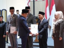 Pemprov Sulbar Lantik 5 Pejabat Plt, Gubernur SDK Serahkan SK