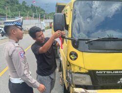 Semarak Kemerdekaan RI, Sat PJR Ditlantas Polda Sulbar Tebar Semangat Nasionalisme di Jalan Raya