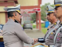 Pacu Semangat Kerja, Dirlantas Polda Sulbar Beri Penghargaan kepada Personel Berprestasi