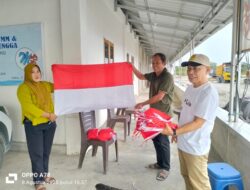 Jelang HUT RI ke-80, Pimpinan CV.MB Menyerahkan 65 Lembar Bendera ke Kadus Kalindu