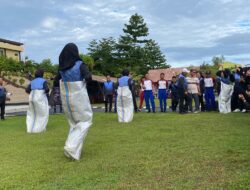 Gebyar Semangat Kemerdekaan : Polda Sulbar Gelar Lomba Tarik Tambang dan Karung