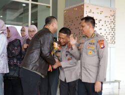 Kapolda Sulbar Lepas Irjen Pol (Purn.) Adang Ginanjar dengan Penghormatan Terakhir
