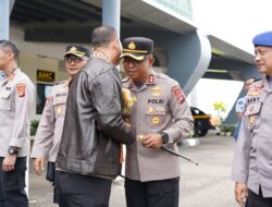 Kapolda Sulbar Lepas Kepergian Irjen Pol (Purn.) Adang Ginanjar dan Ibu Miranti dengan Penghormatan Terakhir