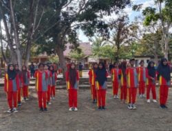 Jelang HUT RI ke-80, Murid SMP 01 Bulutaba Jalani Latihan Baris-Berbaris dan Gerak Jalan