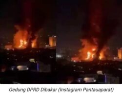 Makassar Berduka : Kantor DPRD Sulsel Ludes Dibakar, TNI Tak Mampu Bendung Massa, Diduga ada Salah Satu Anggota Dewan Terjebak Dilantai atas gedung