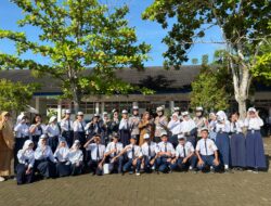 Semarakkan HUT Lalu Lintas dan Hari Jadi Polwan, Polwan Polda Sulbar Sosialisasi Keselamatan di SMPN 2 Mamuju