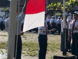 Polwan Polda Sulbar Sosialisasikan Keselamatan Lalu Lintas di SMPN 2 Mamuju