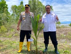 Dukung Ketahanan Pangan, Kapolda Sulbar Hadiri Penanaman Pohon Kelapa