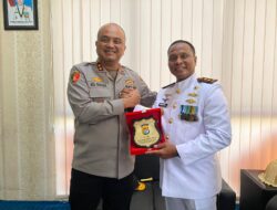 Kapolda Sulbar Beri Kejutan di Hari Jadi TNI AL, Kunjungi Lanal Mamuju