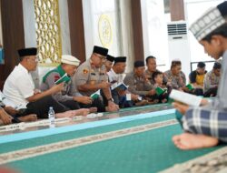 Polda Sulbar Eratkan Kebersamaan dengan Anak Yatim dan Personel dalam Program Jumat Berkah