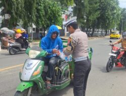 Polisi Menyapa’ PJR Polda Sulbar, Wujud Kebaikan di Jumat Berkah