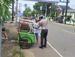 Jumat Berkah Polda Sulbar: PJR Tebar Kebaikan, Warga Mamuju Tersentuh