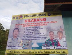 Bhabinkamtibmas Desa Lebani Pasang Baligho Himbauan, Cegah Penangkapan Ikan Pakai Setrum