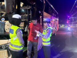 Ditlantas Polda Sulbar Gelar Pemeriksaan Intensif Bus Antar Kota di Mamuju, Pastikan Keselamatan Jelang Nataru