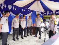 Pastikan Pelayanan Efektif Selama Nataru, Kapolda Sulbar Langsung Cek Pos Pelayanan dan Pengamanan di Mamuju