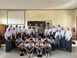 Ditlantas Polda Sulbar dan Jasa Raharja Sosialisasi ‘Bulan Tertib Helm’ di SMAN 2 Kalukku