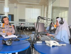 Dialog Interaktif di Studio RRI Mamuju, Dirlantas Polda Sulbar Gaungkan Tertib Helm Sebagai Budaya Berkendara untuk Keselamatan