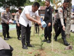 Aksi Peduli Lingkungan, Kapolda Sulbar dan PJU Hijaukan Mapolres Mamasa