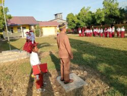 Camat Bulutaba Jadi Pembina Upacara di SDN Biai, Beri Hadiah Rp50.000 Ke Siswa yang Hafal Pancasila