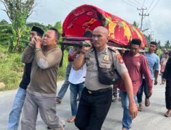 Hadir di Tengah Duka, Kapolsek Pasangkayu Ikut Mengusung Jenazah JUMSAN ke TPU