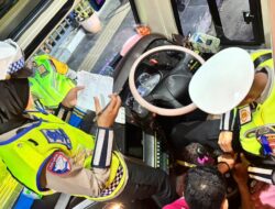 Dirlantas Polda Sulbar Turun Langsung Cek Kelayakan Bus Antar Kota, Pastikan Armada Aman Selama Operasi Keselamatan