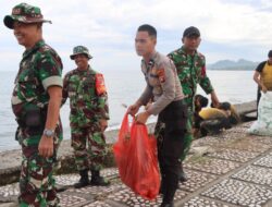 Polres Pasangkayu Bersama TNI, Forkopimda dan Siswa Gelar Gotong Royong Bersihkan Pantai Anjungan