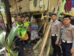 Dirlantas Polda Sulbar Kirim Bantuan Uang dan Sembako untuk Kakek Rasil Korban Kebakaran di Polman
