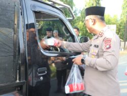 Sentuhan Ramadan di Depan Mako Polsek Sarudu, Kapolres Pasangkayu Turun Langsung Berbagi Takjil