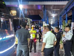 Polisi dan Dishub Sulbar Gergah, Pastikan Bus Mudik Aman dan Layak Jalan