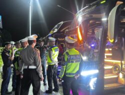 Ditlantas Polda Sulbar Gergah, Periksa Kelayakan Bus Angkutan Mudik di Terminal Simbuang